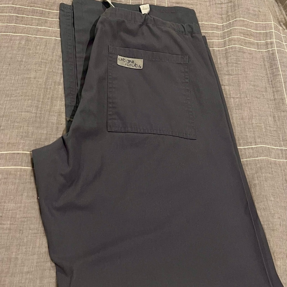 Urbane Essentials Relaxed Drawstring Scrub Pant
Grey size XS regular
